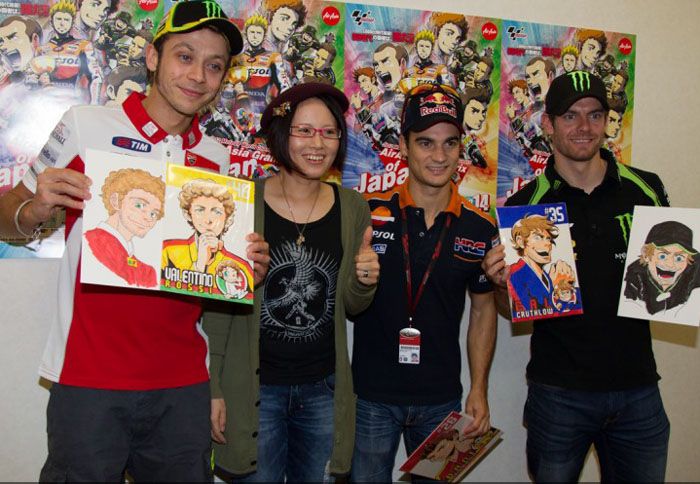 Rossi, Pedrosa, Crutchlow και η Ranka, ποζάρουν με τα δημιουργήματά τους.